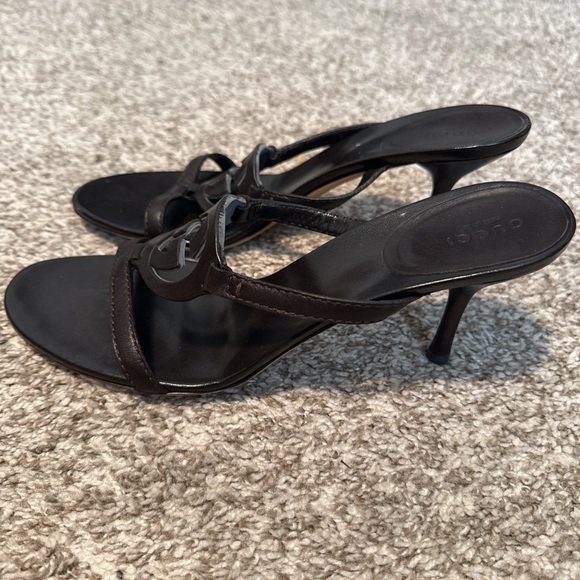 Gucci Women's Black Sandals with Logo Detail - Picture 3 of 8